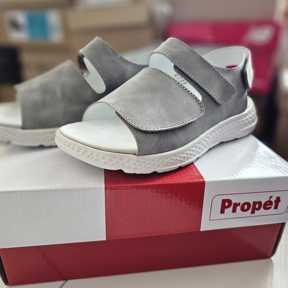 Propét Women's Travelactiv Scottsdale lightweight Sandal Size 8 Gray